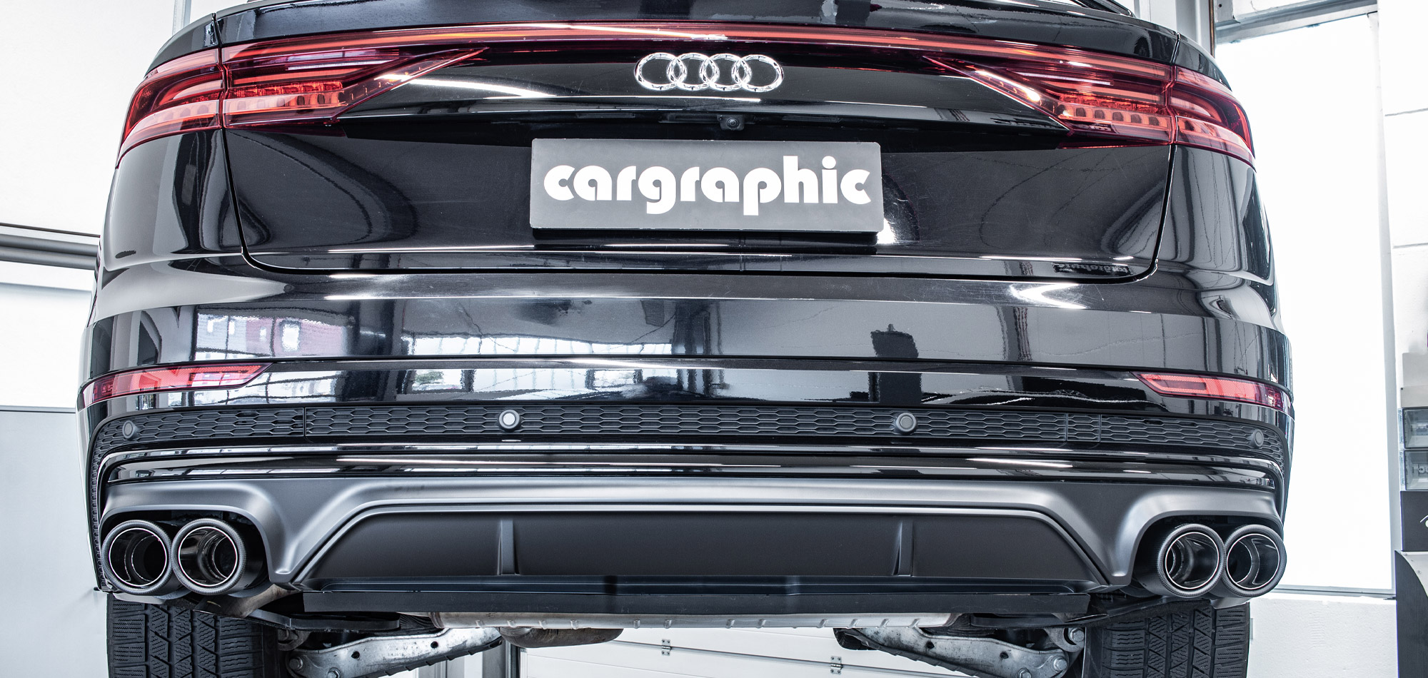 Dyfuzor i końcówki wydechu Cargraphic dla AUDI Q8
